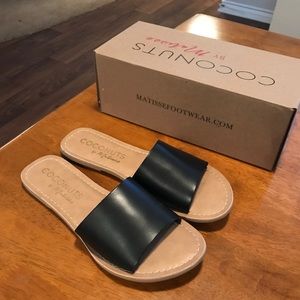 Matisse Coconut black leather slides